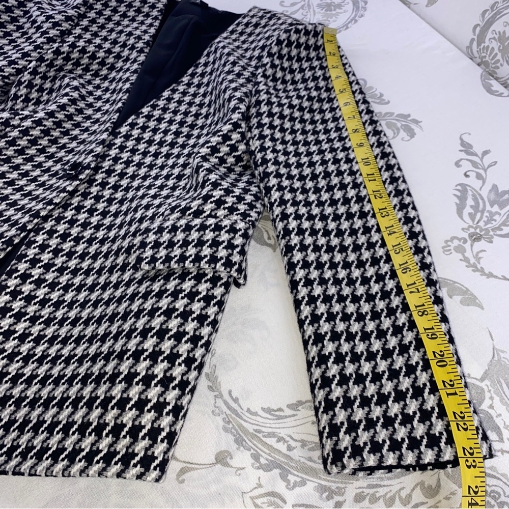 Express Tweed Jacket Blazer Button
Jacquard Woven Wool Blend - Picture 6 of 11